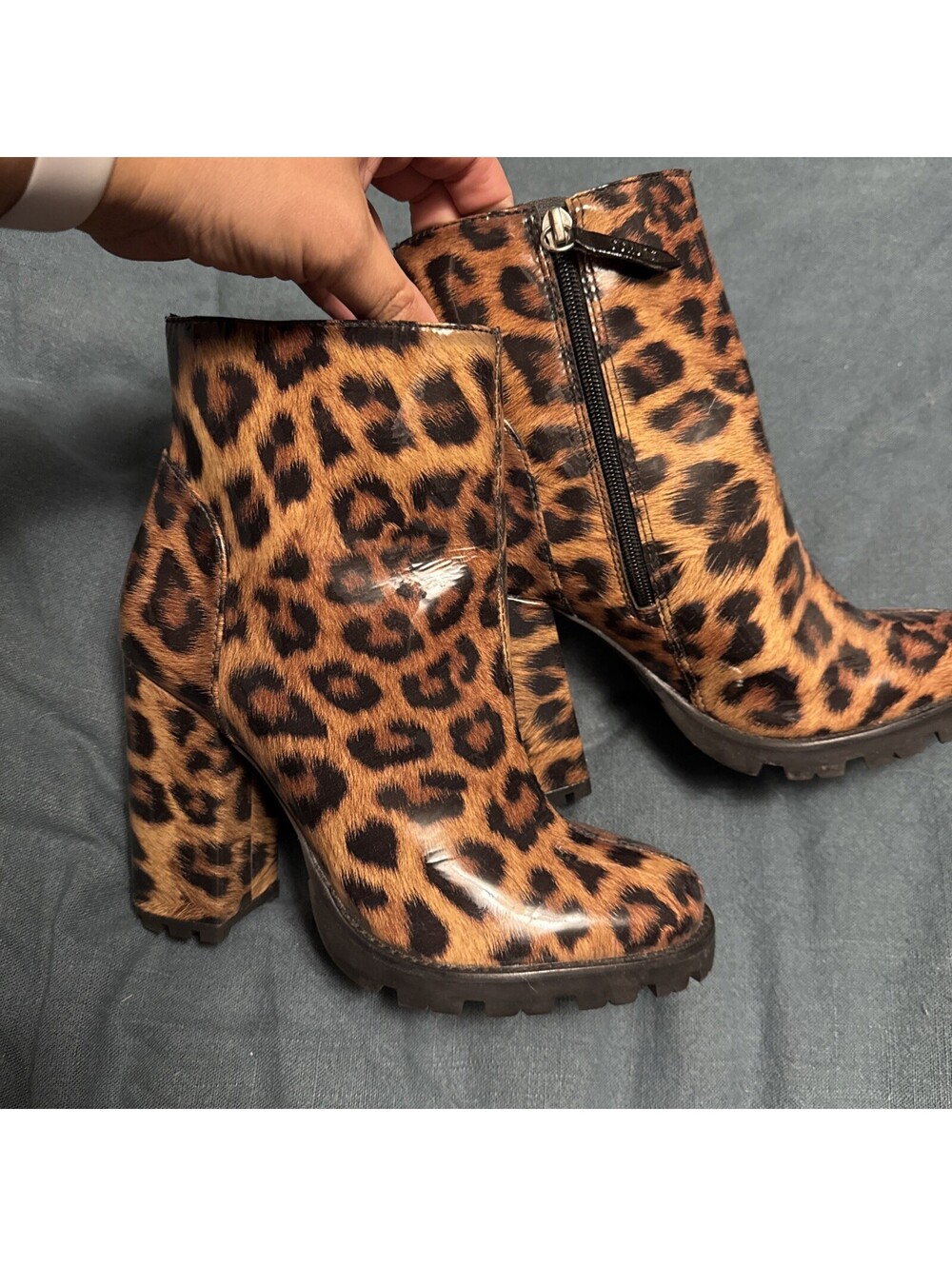 Schutz Faux Patent Leather Leopard Animal Print High Heel Ankle Booties Sz 8.5 - Picture 2 of 6